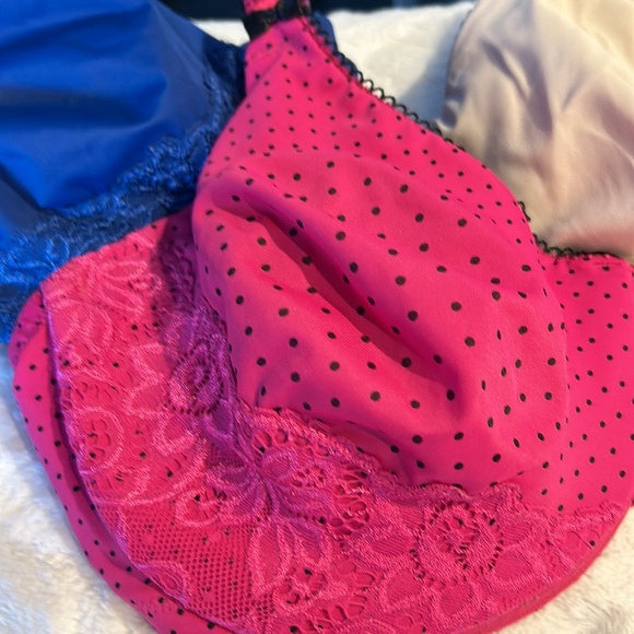 Bras - Picture 3 of 5